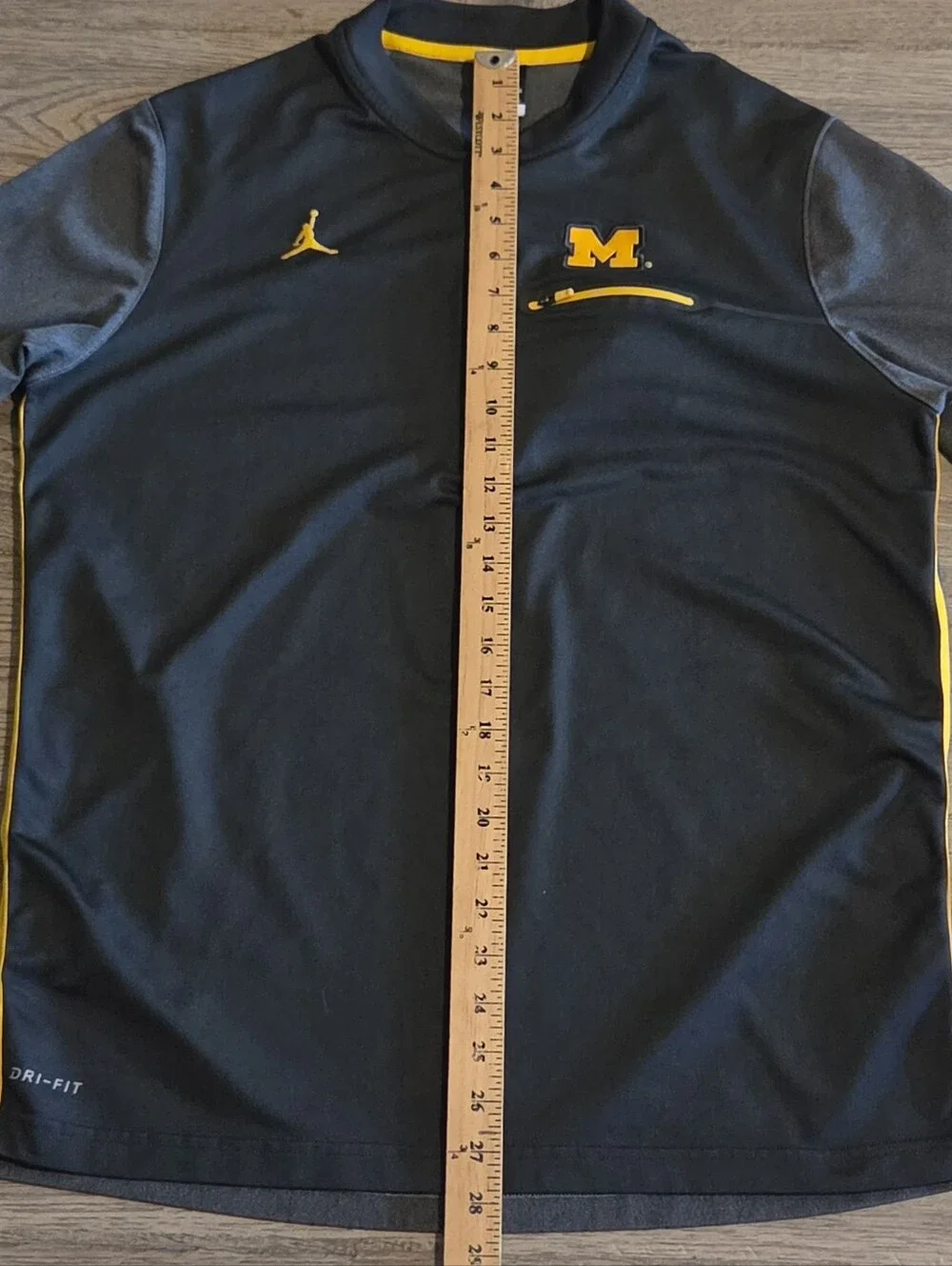 Jordan Brand University of Michigan Dri-Fit 1/4-Zip Size Large - Navy & Gold
